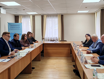 С участием членов Молодежного совета при Уполномоченном состоялся  круглый стол  «Диалог поколений: опыт, права и взаимная поддержка»