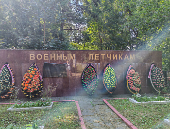 Уполномоченный почтил память офицеров-земляков